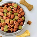 Automatická výrobní linka na balení do sáčků na krmivo pro domácí zvířata