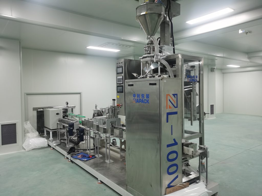 stroj na vakuové balení prášku